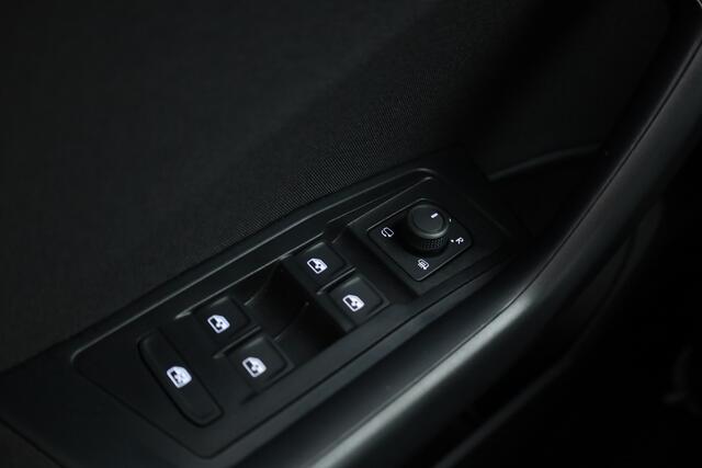Volkswagen T-Roc 1.5 TSI 150pk DSG | Afn. Trekhaak | Navi | Apple CarPlay | PDC V+A | Stoelverw. | LED | Adapt. Cruise