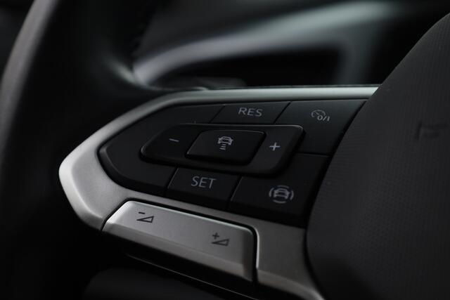 Volkswagen T-Roc 1.5 TSI 150pk DSG | Afn. Trekhaak | Navi | Apple CarPlay | PDC V+A | Stoelverw. | LED | Adapt. Cruise