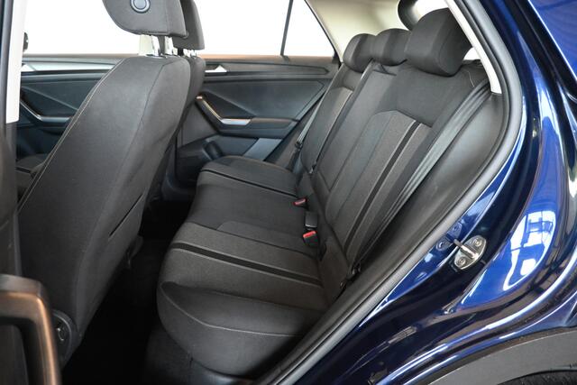 Volkswagen T-Roc 1.0 TSI Style Clima Adaptieve cruise Navigatie PDC Licht metaal Inruil mogelijk