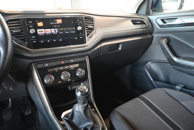 Volkswagen T-Roc 1.0 TSI Style Clima Adaptieve cruise Navigatie PDC Licht metaal Inruil mogelijk
