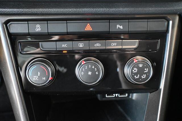 Volkswagen T-Roc 1.0 TSI Style Clima Adaptieve cruise Navigatie PDC Licht metaal Inruil mogelijk