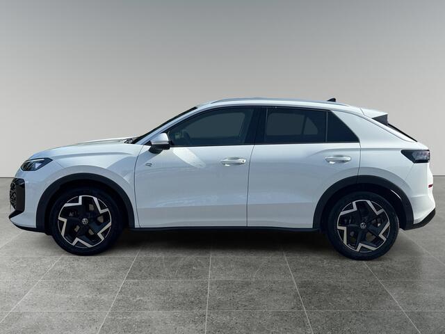 Volkswagen T-Roc 1.5 150pk eTSI R-Line Edition Koplampverlichting matrix-led (IQ.LIGHT) | Achteruitrijcamera | Navigatie 'Discover' (32,7 cm)
