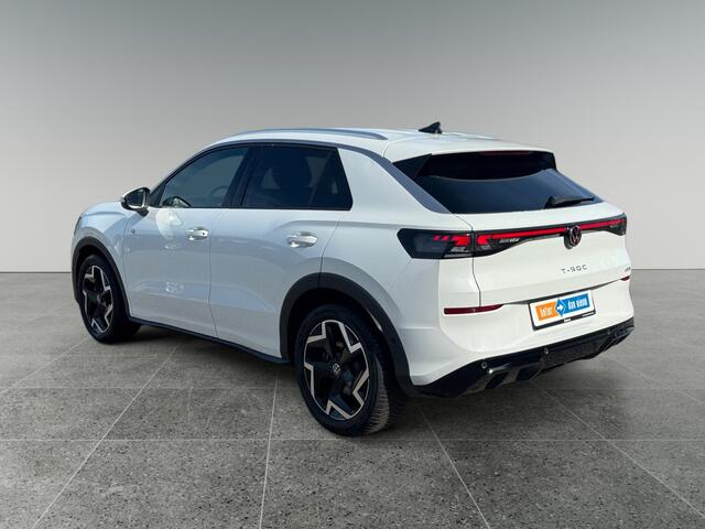 Volkswagen T-Roc 1.5 150pk eTSI R-Line Edition Koplampverlichting matrix-led (IQ.LIGHT) | Achteruitrijcamera | Navigatie 'Discover' (32,7 cm)