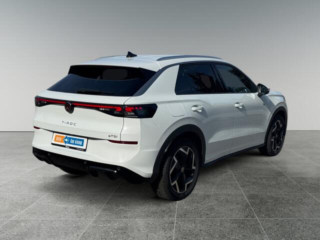 Volkswagen T-Roc 1.5 150pk eTSI R-Line Edition Koplampverlichting matrix-led (IQ.LIGHT) | Achteruitrijcamera | Navigatie 'Discover' (32,7 cm)