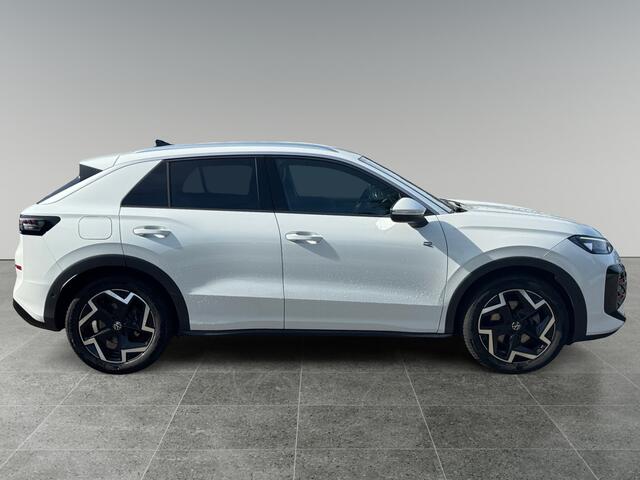 Volkswagen T-Roc 1.5 150pk eTSI R-Line Edition Koplampverlichting matrix-led (IQ.LIGHT) | Achteruitrijcamera | Navigatie 'Discover' (32,7 cm)