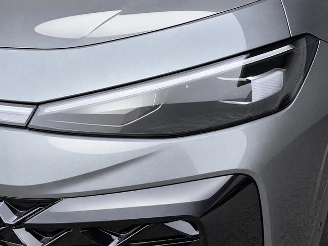 Volkswagen T-Roc 1.5 eTsi 150pk DSG R-Line First Edition · Camera · Wegklapbare Trekhaak · Stoelverwarming · Dodehoek Detectie · Elek. Achterklep · 19'' Inch · Garantie t/m 08-03-2030 of 100.000km