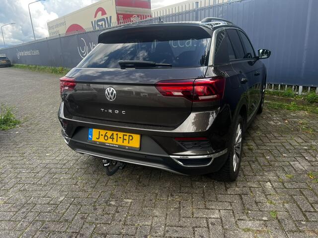 Volkswagen T-Roc 1.5 TSI 150pk Sport Business R Navigatie Trekhaak