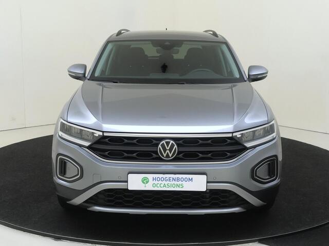 Volkswagen T-Roc 1.0 TSI Life | Digital cockpit Pro | Parkeerassistent | Achteruitrijcamera | Navigatie | Adaptieve cruise control | Draadloze telefoonlader | CarPlay |