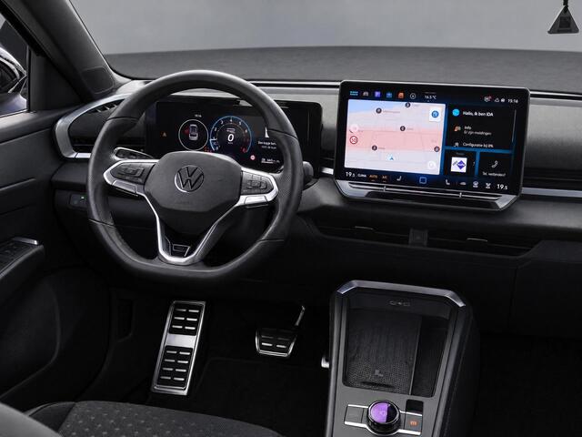 Volkswagen T-Roc 1.5eTSI/150PK R-Line · Navigatie · Camera + Parkeersensoren · Apple/Android Car Play · Garantie t/m 18-12-2027