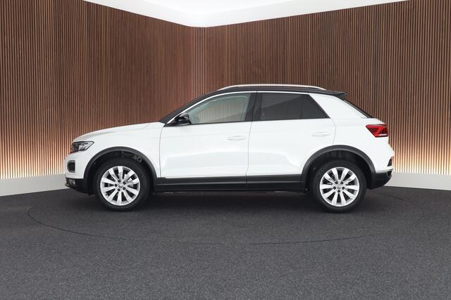 Volkswagen T-Roc 1.5 TSI 150pk DSG Style Trekhaak Camera Virtual Cockpit LED Carplay Stoelverwarming