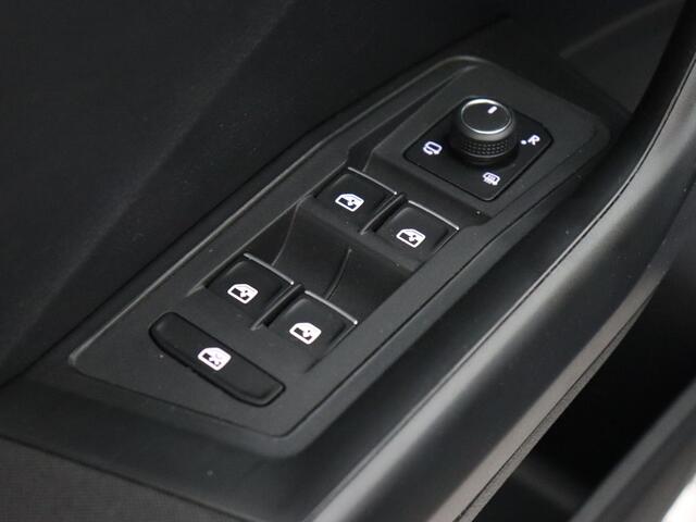 Volkswagen T-Roc 1.0 TSI Style Business (ACC / Carplay / PDC V+A / Climate controle)