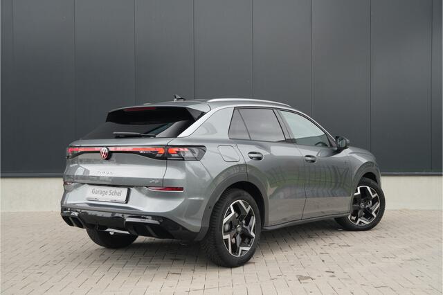 Volkswagen T-Roc 1.5 TSI R-Line Edition 150pk - ACC - Blindspot - Navi - Camera -Stoel/Stuurverwarming - IQ LED - Rijklaar