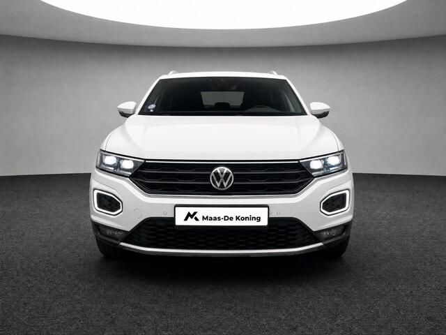 Volkswagen T-Roc 1.5 TSI 150pk DSG Sport · Camera · Trekhaak · Navigatie · Stoelverwarming · 18'' Inch ·