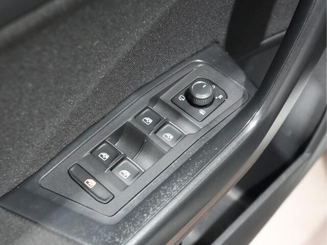 Volkswagen T-Roc 1.5 150pk TSI Sport Panoramadak Navigatie 30