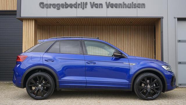 Volkswagen T-Roc 1.5 TSI 150pk DSG 2x R-Line & Black Style Pano.Dak 19inch LM IQ Light Virtual Cockpit ACC Trekhaak *Lapiz Blue*