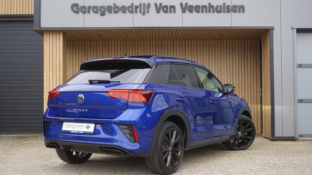 Volkswagen T-Roc 1.5 TSI 150pk DSG 2x R-Line & Black Style Pano.Dak 19inch LM IQ Light Virtual Cockpit ACC Trekhaak *Lapiz Blue*