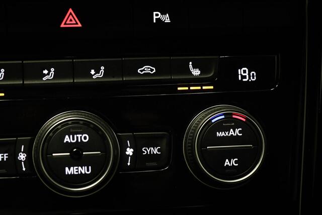 Volkswagen T-Roc 2.0 TSI 4Motion R | PANORAMADAK | BEATS | DRAADLOZE LADER | CAMERA | TREKHAAK