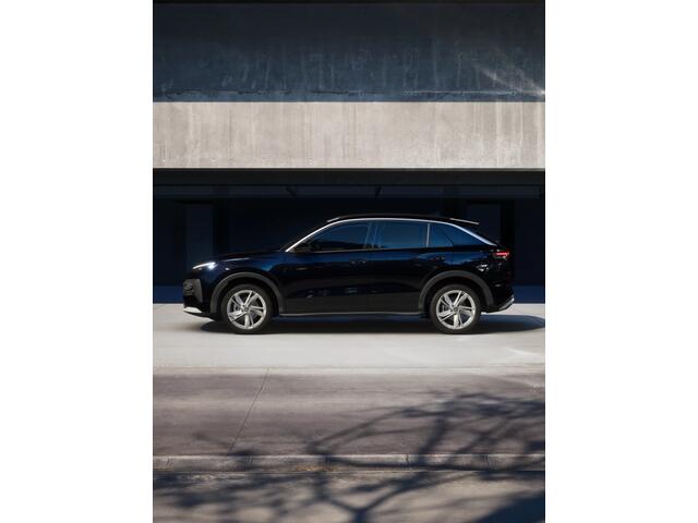 Volkswagen T-Roc 1.5 eTSI 116 7DSG Life First Edition | 'App-Connect' draadloze smartphone integratie | Automatische afstandsregeling (Adaptive Cruise Control) | Buitenspiegels elektrisch instel-, verwarm- en inklapbaar