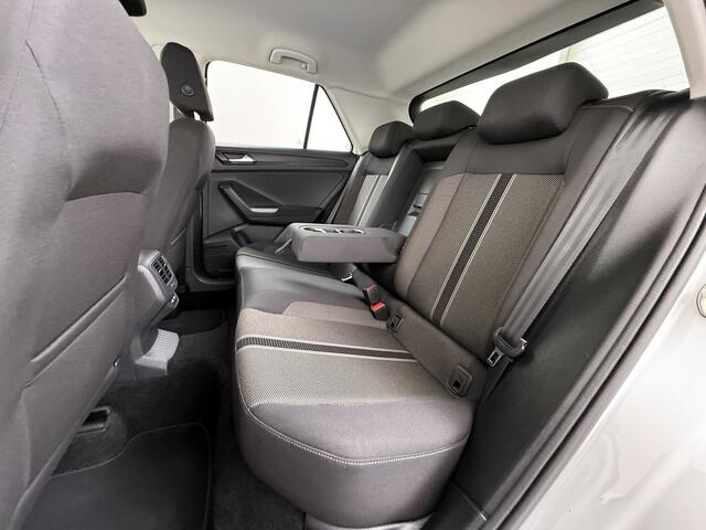 Volkswagen T-Roc 1.5TSI 150PK Sport Adap.Cruise Two Tone lak Navi Camera Stoelverwarming Apple Carplay Android Auto Privacy Glas Led Lmv Isofix Bluetooth Pdc