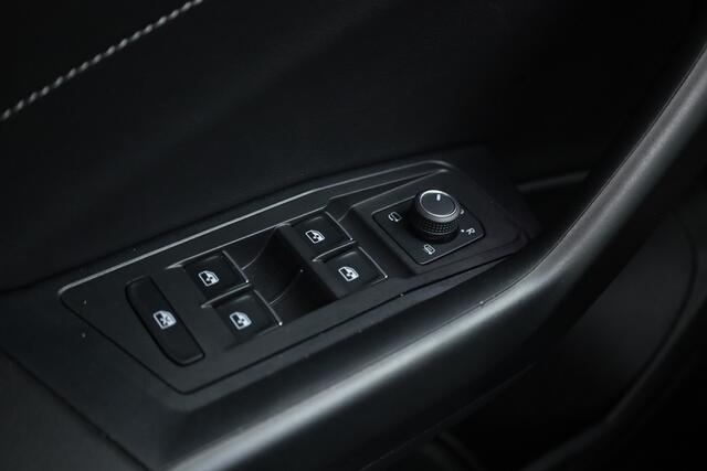 Volkswagen T-Roc 1.5 TSI Style DSG | Pano | Afn. Trekhaak | Matrix LED | Massage | Stoelverw. | Adapt. Cruise | Dodehoekdet.