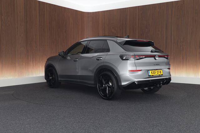 Volkswagen T-Roc 1.5 eTsi 150pk R-Line First Edition Black Style Trekhaak Camera Keyless Stoelverwarming Navigatie Panoramadak