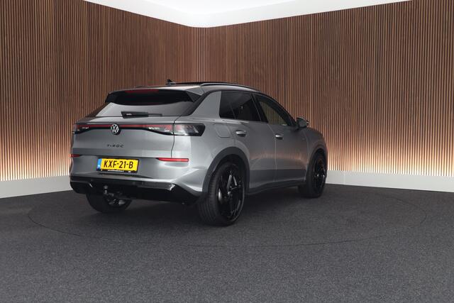 Volkswagen T-Roc 1.5 eTsi 150pk R-Line First Edition Black Style Trekhaak Camera Keyless Stoelverwarming Navigatie Panoramadak