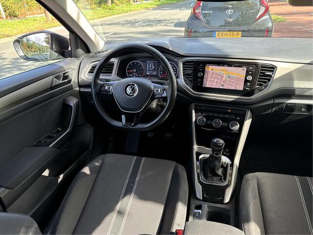 Volkswagen T-Roc 1.0 TSI Style / TREKHAAK/ ADAPTIVE CRUISE/ PARKEER SENSOREN V+A/ NAVI/ CLIMA/ 16'' LMV