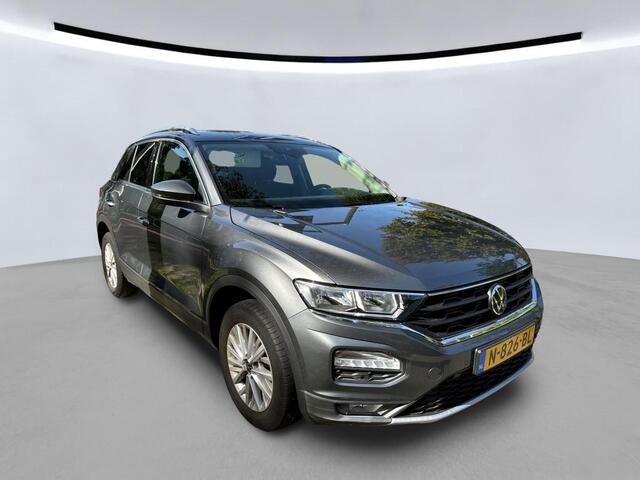 Volkswagen T-Roc 1.0 TSI Style / TREKHAAK/ ADAPTIVE CRUISE/ PARKEER SENSOREN V+A/ NAVI/ CLIMA/ 16'' LMV