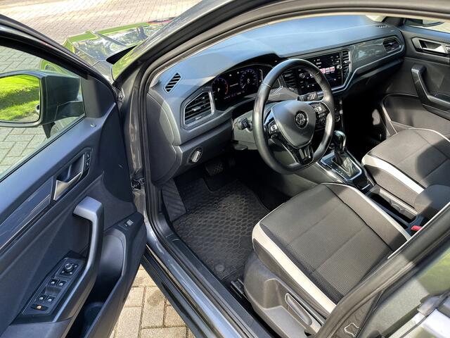 Volkswagen T-Roc 1.5 TSI Sport | ACC | CAM | CARPLAY | CLIMA | LED | PDC V&A | STUUR/STOELVERW. | VIRTUAL COCKPIT