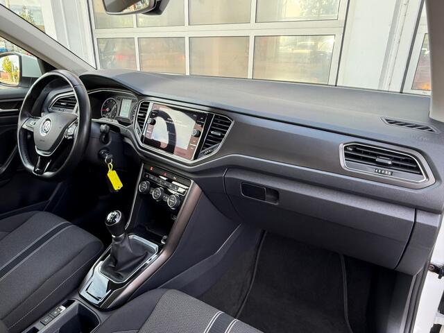 Volkswagen T-Roc 1.5 TSI 150PK Style Carplay ACC Camera Stoel+Stuurverw