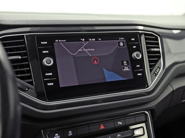 Volkswagen T-Roc 1.5 TSI Sport (APPLE CARPLAY, VIRTUAL DASHBOARD, PANORAMADAK, SPORTSTOELEN, CLIMATE, NIEUWE APK, NIEUWSTAAT)