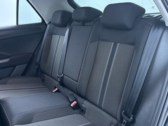 Volkswagen T-Roc 1.0 TSI Style 110 pk | Navigatie | Parkeersensoren | Adaptieve Cruise Control | LED koplampen | Autom. airco |