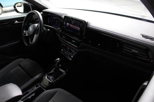 Volkswagen T-Roc 1.5 TSI R-Line DSG Automaat Blackstyle Navigatie | Climate Control | El. Achterklep | Camera | 4-Seizoenen banden
