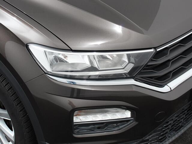 Volkswagen T-Roc 1.5 TSI Style Climate control cruise control Navigatie Parkeersensoren Lichtmetalen velgen