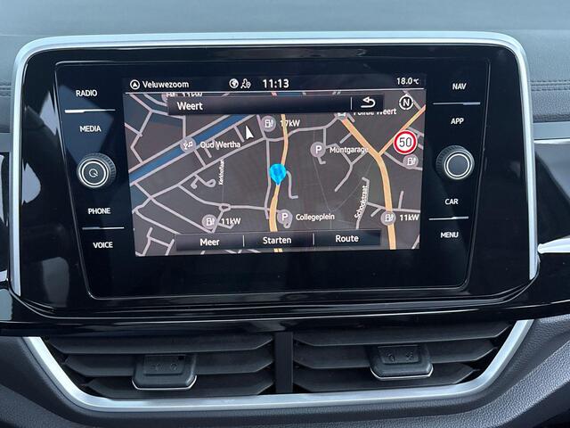 Volkswagen T-Roc 1.5 TSI R-Line Edition 150 PK DSG | Verlangde garantie | Panorama dak | Matrix koplampen | Trekhaak | Keyless |