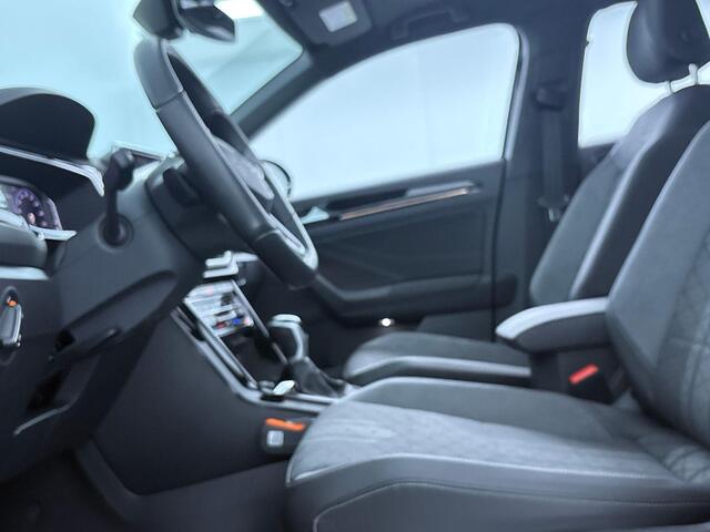 Volkswagen T-Roc 1.5 TSI R-Line Edition 150 PK DSG | Verlangde garantie | Panorama dak | Matrix koplampen | Trekhaak | Keyless |