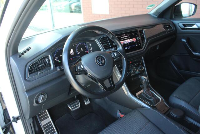 Volkswagen T-Roc 1.5 TSI Sport Business R | Full Option! | Trekhaak | Panorama Dak | Stoel + Stuurverwarming | Climate Control | Camera| Navigatie |
