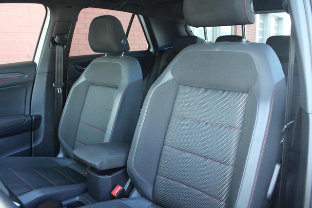 Volkswagen T-Roc 1.5 TSI Sport Business R | Full Option! | Trekhaak | Panorama Dak | Stoel + Stuurverwarming | Climate Control | Camera| Navigatie |