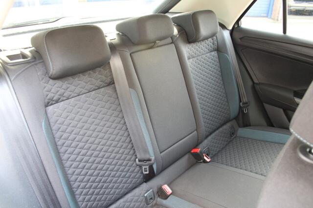 Volkswagen T-Roc 1.5 TSI ACT IQ Drive, Parkeerhulp, Camera, Stoelverwaming – foto 8