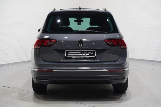 Volkswagen TIGUAN 2.0 TDI 150 pk Aut. Grijs Kenteken 2-Zits Navi Panoramadak, LED IQ Light Koplampen, Trekhaak Wegklapbaar