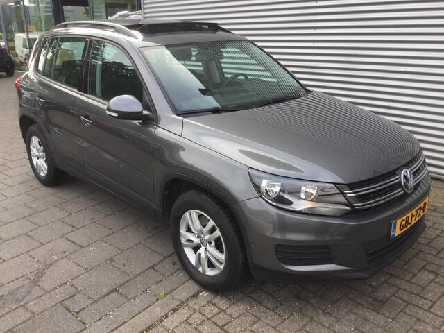 Volkswagen TIGUAN 1.4 TSI Trendline | Pano dak | Climate control | PDC |