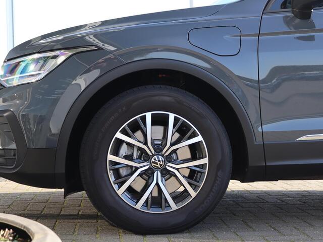 Volkswagen TIGUAN 1.4 TSI 245 pk DSG eHybrid Life | Navigatie | Zwenkbare Trekhaak | Alcantara Ergo Stoelen | App Connect | Stoel + Stuur Verwarming | Elektrische Klep | Digital Cockpit | Keyless | 17'' LM |