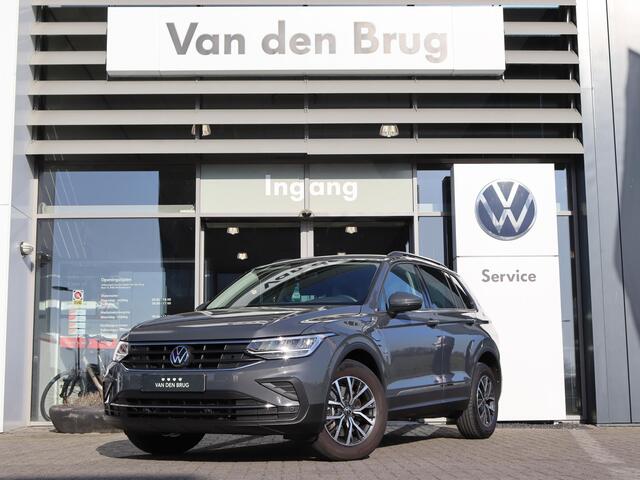 Volkswagen TIGUAN 1.4 TSI 245 pk DSG eHybrid Life | Navigatie | Zwenkbare Trekhaak | Alcantara Ergo Stoelen | App Connect | Stoel + Stuur Verwarming | Elektrische Klep | Digital Cockpit | Keyless | 17'' LM |