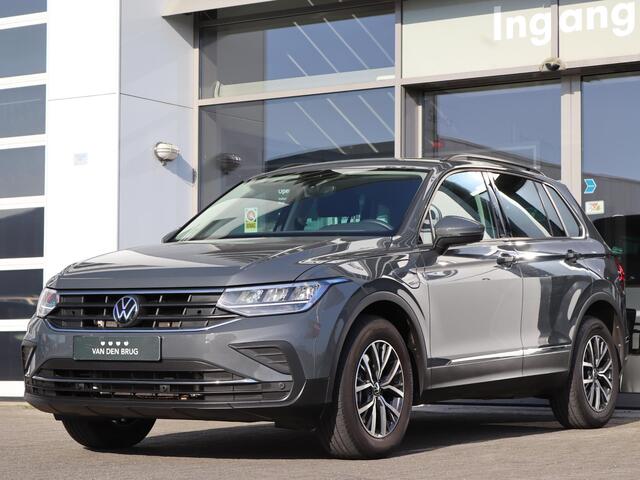 Volkswagen TIGUAN 1.4 TSI 245 pk DSG eHybrid Life | Navigatie | Zwenkbare Trekhaak | Alcantara Ergo Stoelen | App Connect | Stoel + Stuur Verwarming | Elektrische Klep | Digital Cockpit | Keyless | 17'' LM |