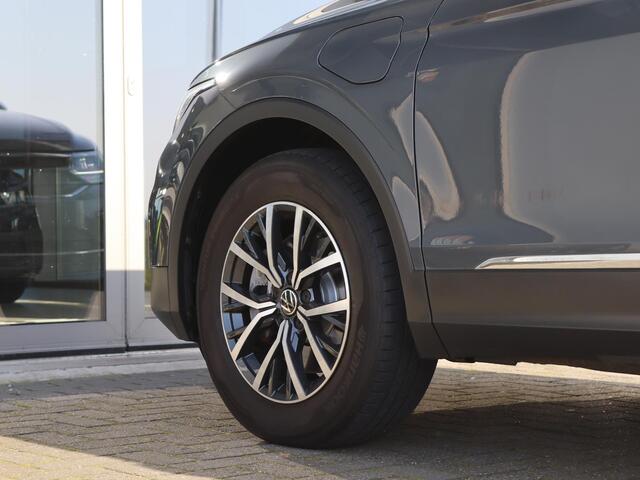 Volkswagen TIGUAN 1.4 TSI 245 pk DSG eHybrid Life | Navigatie | Zwenkbare Trekhaak | Alcantara Ergo Stoelen | App Connect | Stoel + Stuur Verwarming | Elektrische Klep | Digital Cockpit | Keyless | 17'' LM |