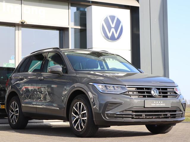 Volkswagen TIGUAN 1.4 TSI 245 pk DSG eHybrid Life | Navigatie | Zwenkbare Trekhaak | Alcantara Ergo Stoelen | App Connect | Stoel + Stuur Verwarming | Elektrische Klep | Digital Cockpit | Keyless | 17'' LM |