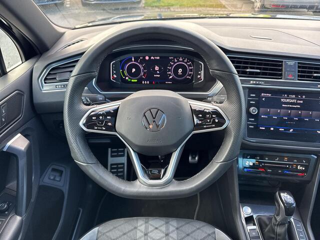 Volkswagen TIGUAN 1.4 TSI eHybrid R-Line Business+ | Trekhaak | Pano Dak | A-Camera | IQ Light | PHEV |