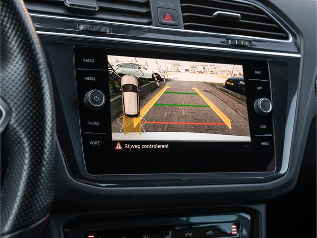 Volkswagen TIGUAN 1.4 TSI eHybrid R-Line Business+ IQ LIGHT CAMERA TREKHAAK 19 INCH APPLE CARPLAY DODEHOEK