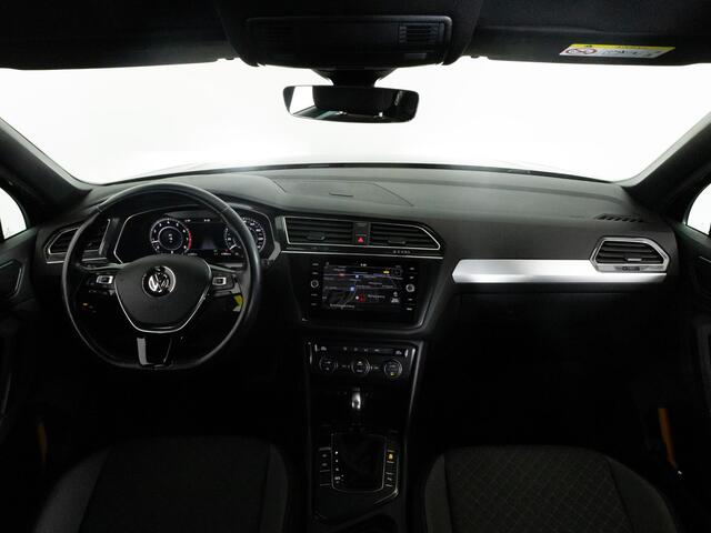 Volkswagen TIGUAN R-Line 1.4 TSI 150 PK DSG AUTOMAAT | LED | Navigatie | Trekhaak | Adaptieve Cruise Control |
