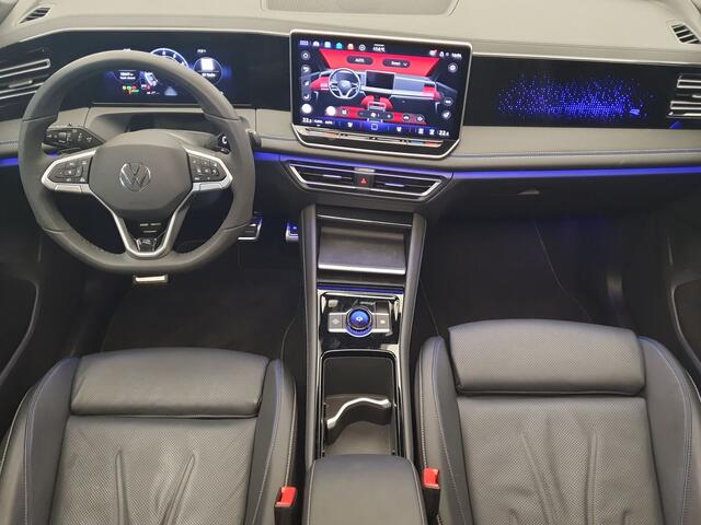 Volkswagen TIGUAN 1.5 TSI 150pk R-Line Wegklapbare trekhaak, Panoramadak, 360 camera